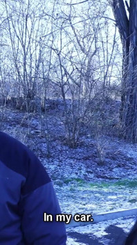 Un esclave nettoie ses bottes en public et gagne son salaire