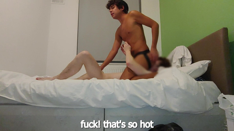 LeoTeenLatinos: Kızıl öğrenci bana dölünü veriyor ve kız arkadaşından çıkıyor - "bertie"