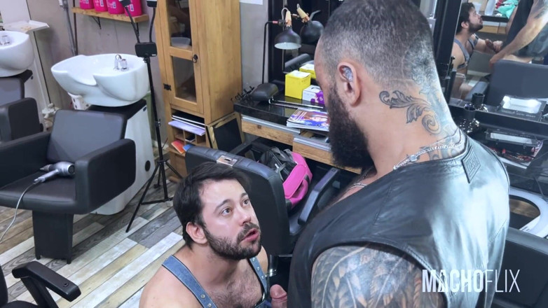 MACHOFLIX: Fuckin Barber