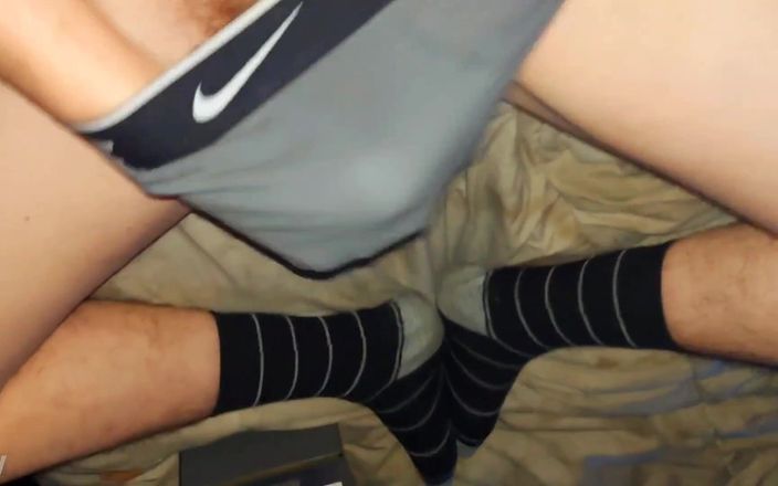 Track suit boy: Nike Boy ejaculează