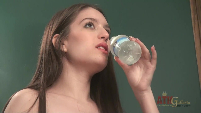 ATKIngdom Fans: Behind the scenes with a natural beauty