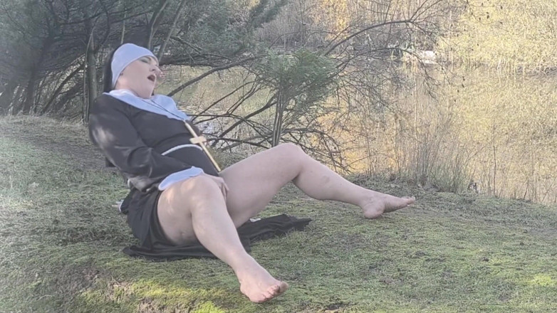 Kylie Britain Adventures: 尼僧カイリーは一緒に絶頂