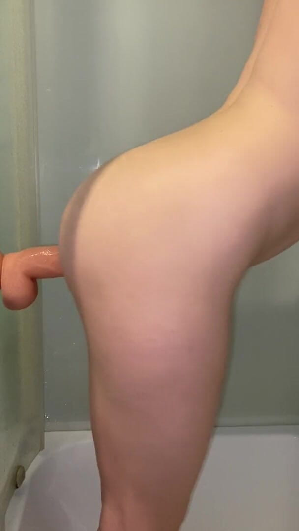 Fox Girl: Dildo besar panjang jauh ke dalam pepek ketat di bilik...