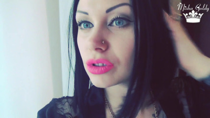 Goddess Misha Goldy: Rossetto rosa neon
