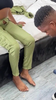 Si Dia menikmati zakar hitam besar saya dan mencapai orgasme dua kali