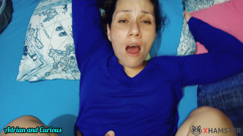 Adrian And Curious: 호기심 많은 여신 금발 밀프 보지 질싸를 먹는 털이 무성한 보지를 핥는 큰 후장