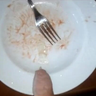 Sex hub male: John chčije na dva talíře