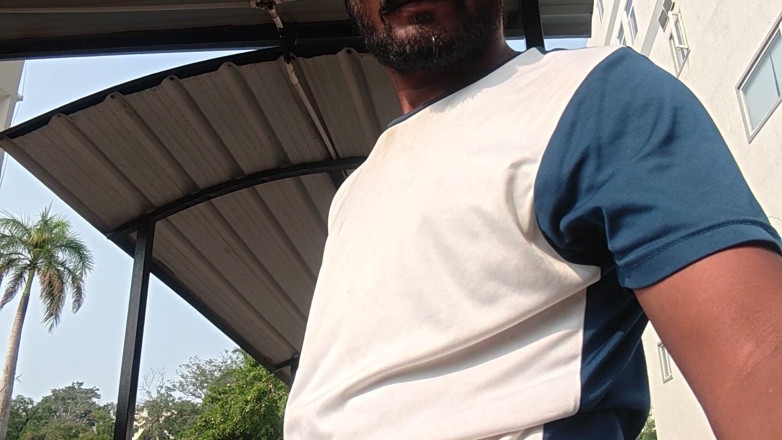 KUMBHA MANOJ KUMAR: Xhard - bevande di urina nel villaggio di cacciatori