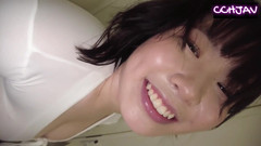 Chubby Curvy Hentai JAV: Curvas húmedas bajo el cielo abierto mientras disfruta de cada...