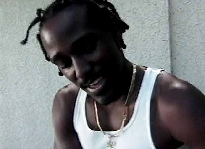 Black Jass: 야외에서 애널 따먹히는 작은 젖탱이와 웅덩이의 갈색 머리 흑누나