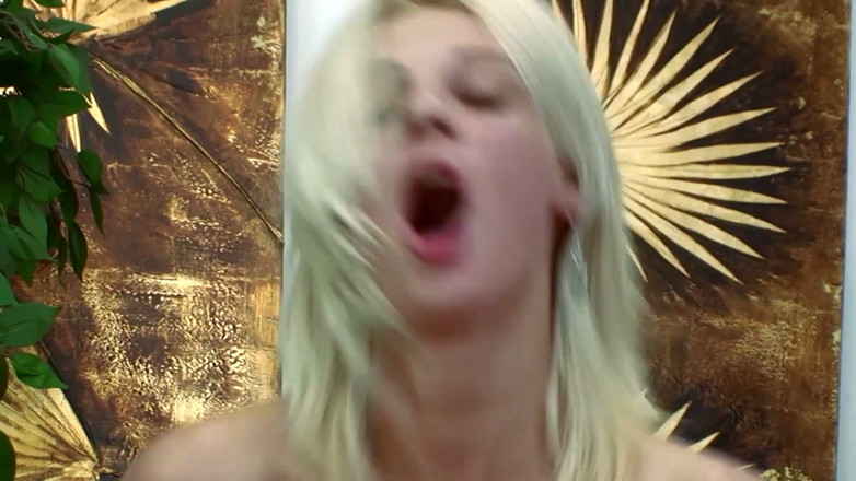 THAGSON: Güzel ve kötü niyetli blondes_scene 01