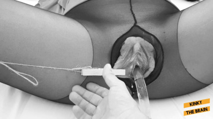 Kinky N the Brain: 내 팬티 스타킹을 입은 작은 구멍은 네가 필요로 하는 전부야