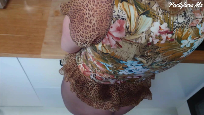 Pantyhose me porn videos: Horny Mature Slut Dianasucking My Cock Wearing Pantyhose in Kitchen