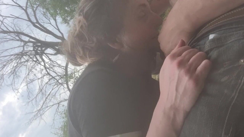 VinnyMacNDelilah: Thổi kèn bên sông