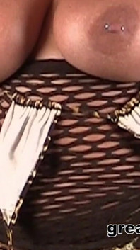 sudaul milf(chodne laayak mammi) kristine Swank seksi string bikni men apne bare stan aur bari gand ujaagar karti hai