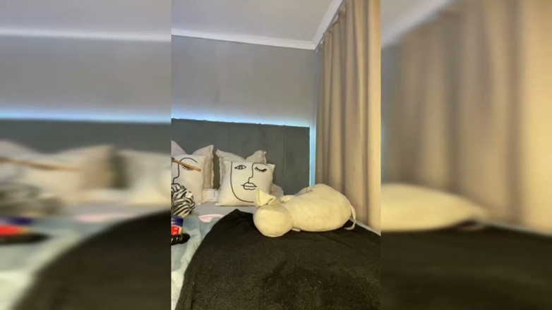 Legendary Booty Overdose: İri güzel kadın mastürbasyon ve oyunu