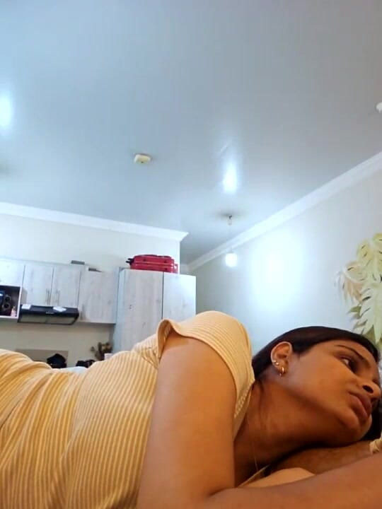 Treblsex: インド人の妻と夫が妊娠中の恋愛インタビュー