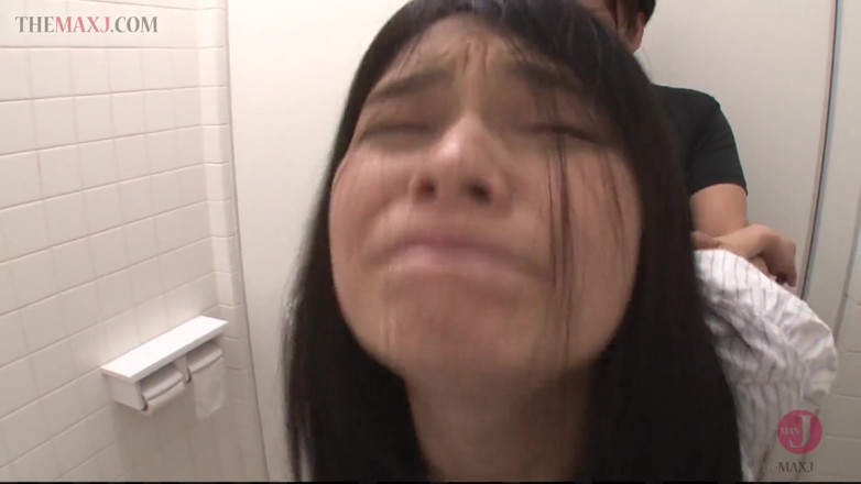 Asian happy ending: Sexy teen asiatica scopata in bagno - parte 2
