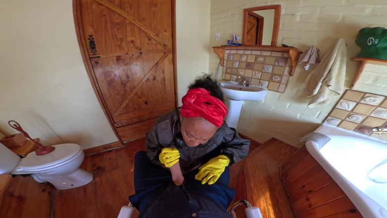 Twisted Nymphs: Twisted Nimphs - Cock Cleaner - Część 1