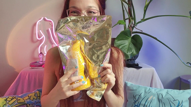 petitesubkitten: Ragazza e-girl sex giocattolo haul! Simpatico toy che si spoglia