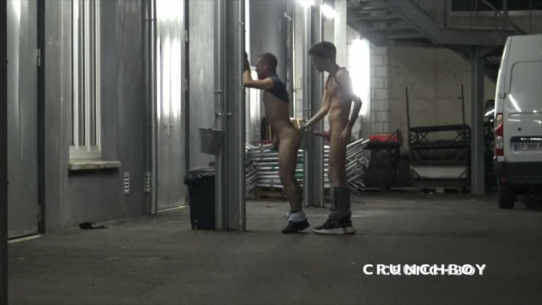 The official French bareback channel: Scally 男孩在街上被 alexis 生性交 ehib