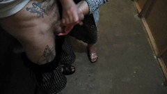 Zona901: Dívka mi honí ptáka u vchodu