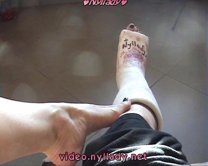 Nyllady: 레그캐스트와... 맨발