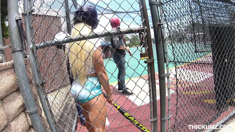 Team Skeet: Thickumz - si blonde miang twerks pantat dan pelayaran untuk zakar