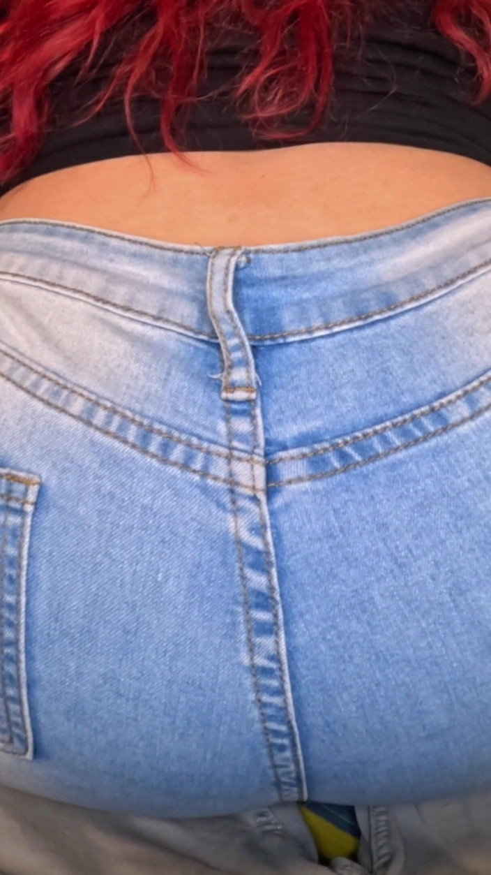 Your fantasy studio: Tóc đỏ jeans xì hơi pov - cọ xát trên con cặc...