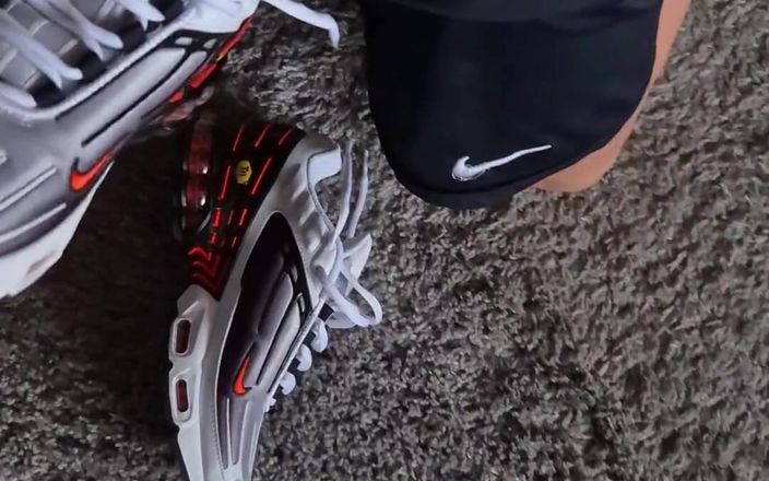 Sneakersmax98: Scopata duramente dopo aver giocato con le nike tn