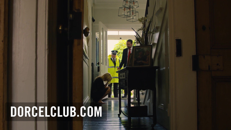 Dorcel Club: İri göğüslü orta yaşlı seksi kadın Alexis Fawx ile merdivenlerde...