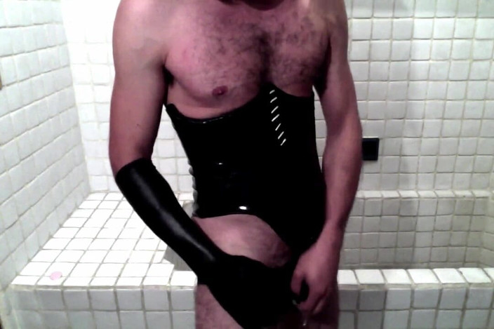 Demon Maniac 33: Lateks zamaskowana maminsynek w gorsecie spuści się w łazience