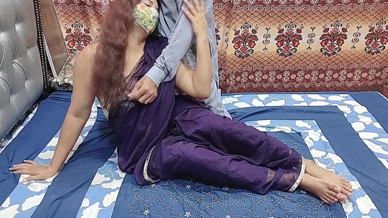 Pakistani CoupleX: Indische Desi Saree meisje pijpbeurt grote lul klaarkomen op haar...