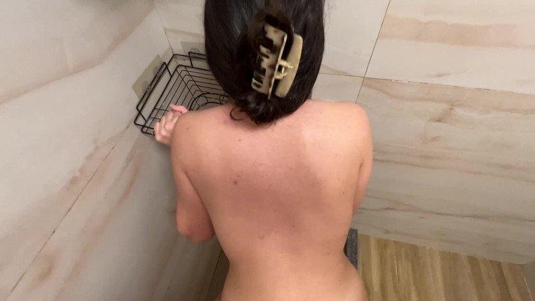 Couple Of Pleasure: Seks keras di bilik mandi