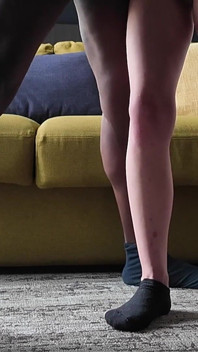 Une caméra de sécurité surprend une séance d’humiliation bizarre entre des jeunes et une grosse noire. 270