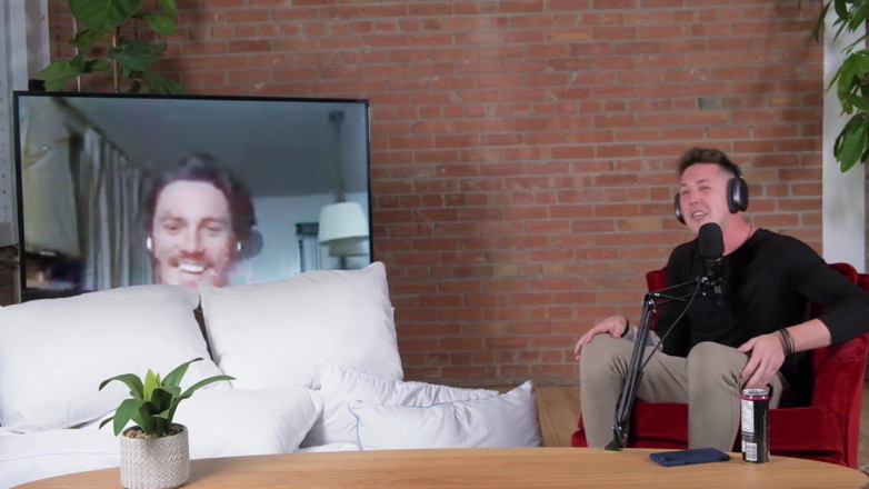 Pillow Talk: Greg O'Gallagher akan mencuri awek awak tanpa mencuba!!