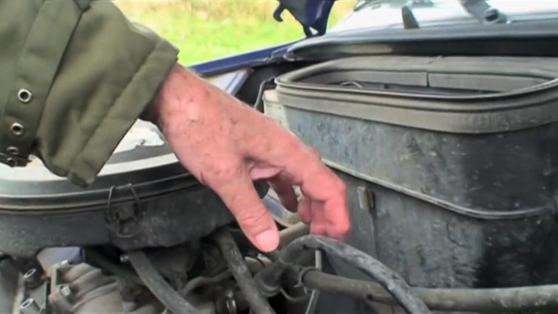 Old PIGS XXX: 고장난 차와 함께 어린 소녀를 구출하기 위해 오는 늙은 돼지