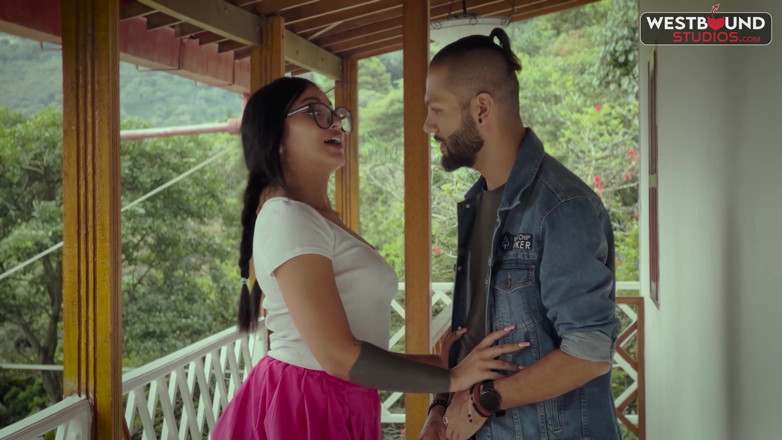 Run good girls: Lola Hendricks在Airbnb乱搞