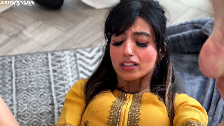 Aaliyah Yasin: อาเลียห์ ยาซิน เงี่ยนขณะรอแขกมาเยี่ยม