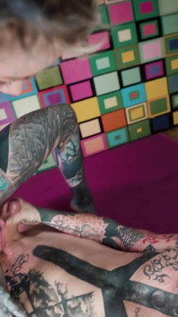 Poprvé analsex před kamerou pro nového porno chlapa s velkým ptákem
