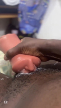 Gordo y grueso bbc garganta profunda sextoy como un esclavo. A él no le importa