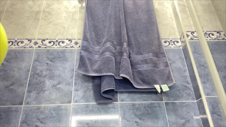 Katrina4deluxe: Videocamera amatoriale nel bagno della mia matrigna con stretto zoccolo...