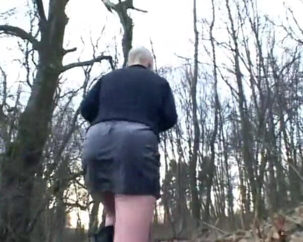 German's Fetish: Goth German Slut Playing with Her Pierced Pussy