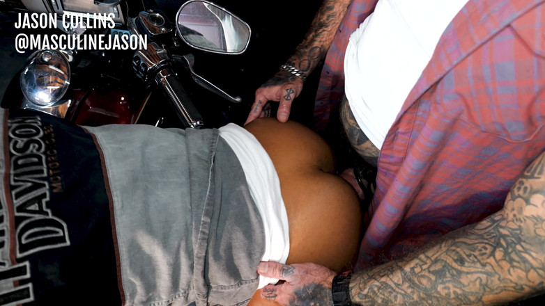 MasculineJason - Jason Collins: Follando a Tony Genius en mi Harley mientras fuma un...