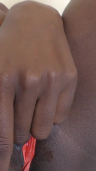 Bog cock bianco riempie la figa di ebano con un grosso carico di sperma