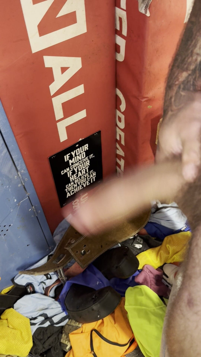 Andyleexxx: Saya nakal di bilik persalinan dengan zakar besar saya