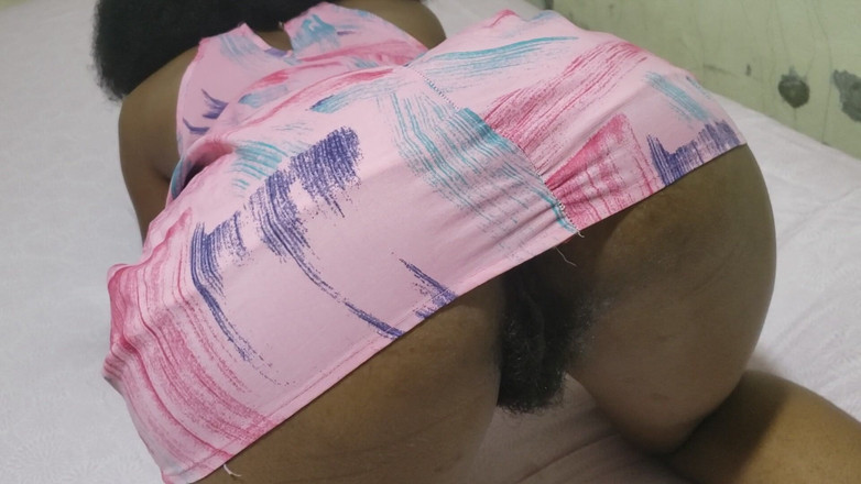 Lovemina: Pantat bahenol cewek pantat bahenol ini nampak aduhai banget