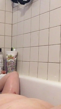 Naked Big Boobs BBW in the Bathtub
