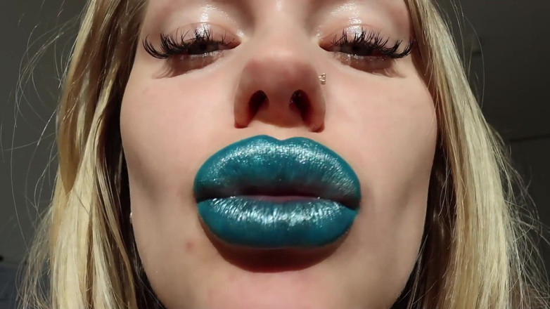 Goddess Misha Goldy: Магія моїх синіх блискучих губ! Asmr інструкція з дрочки!