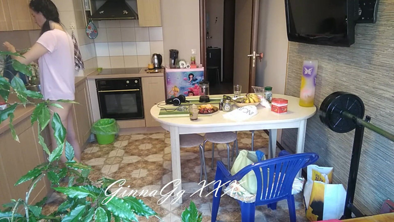 GinnaGg: Erkek delisini sikmek istiyor